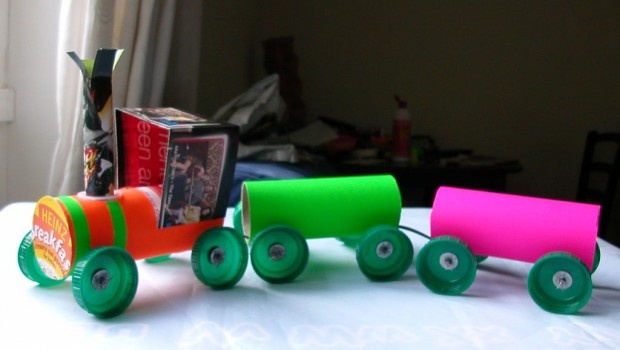 lavoretto-scuola-infanzia-primaria-bambini-riciclo-riciclare-rotoli-carta-igienica-trenino-idee
