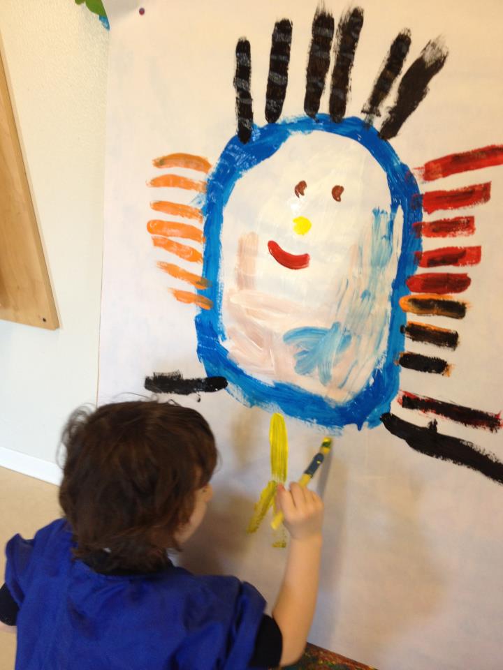 Colori e pannelli alla scuola dell'infanzia