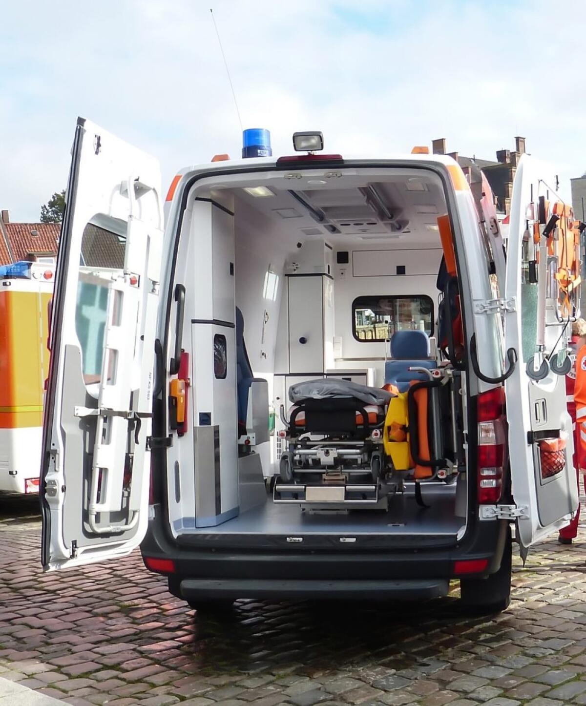 Infortunio a scuola e accompagnamento dell'alunno sull'ambulanza da parte del docente - 