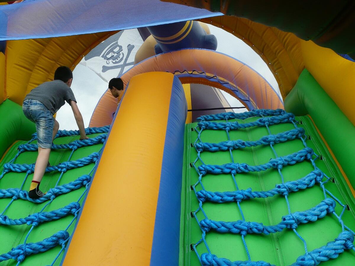 Bambini e giochi gonfiabili: il nuovo divertimento - 