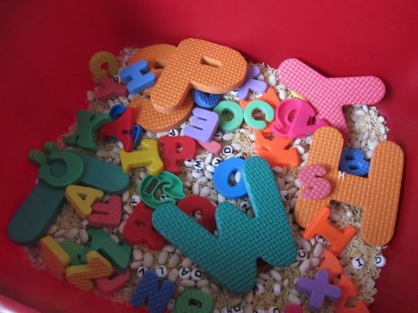 vaschette-sensoriali-manualità-fine-bambini-asilo-nido-scuola-infanzia