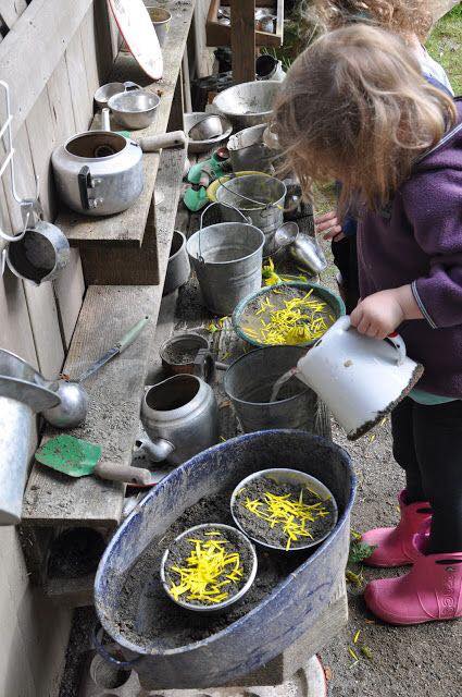 Mud kitchen - cucine di fango per riconnettere i bimbi con la natura