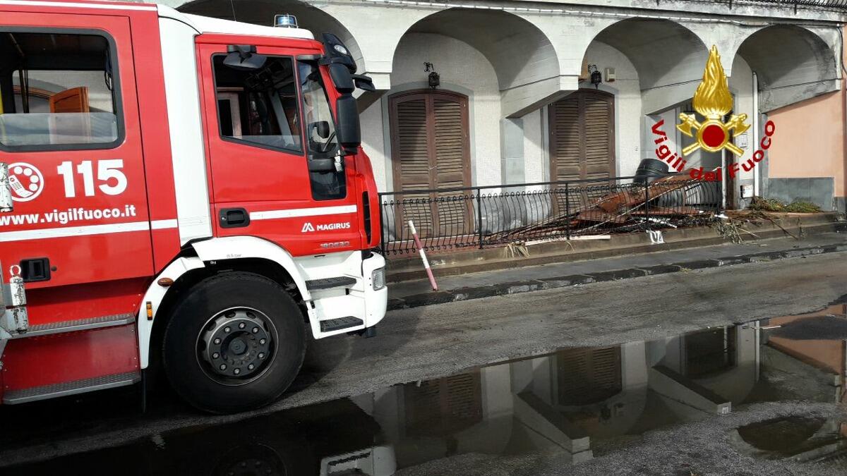 Catania, si contano i primi danni causati dal maltempo. Temporali previsti per il fine settimana - 