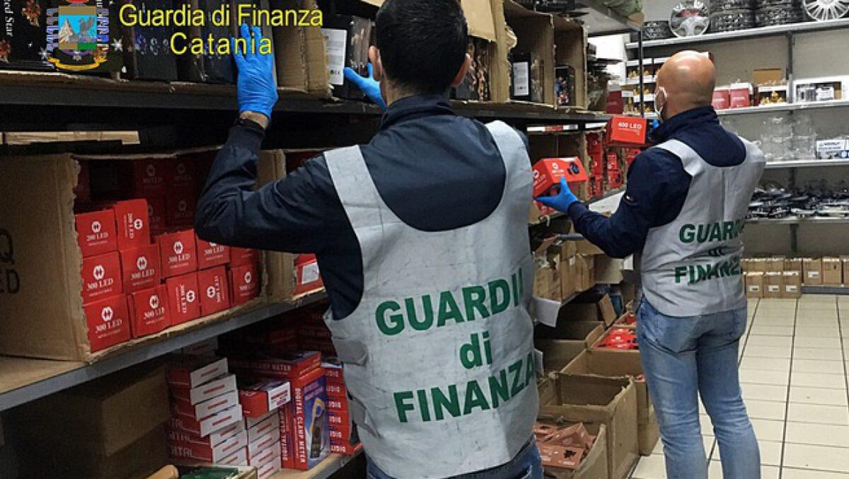Luminarie non certificate: sequestri a Misterbianco - 