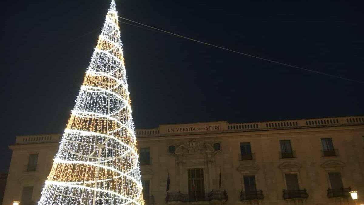Catania accende il Natale: l'appuntamento di oggi pomeriggio in Piazza Università - 