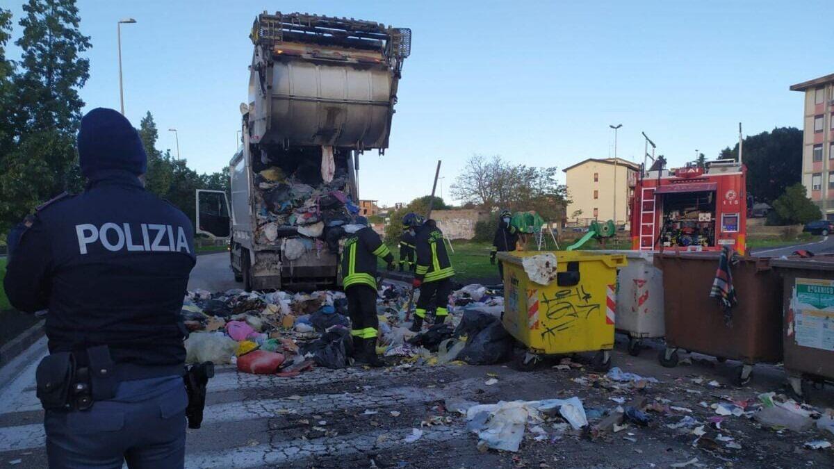 San Giovanni Galermo, bombola nei cassonetti: feriti 3 dipendenti della Dusty. Ragusa: «Poteva essere una tragedia!» - 