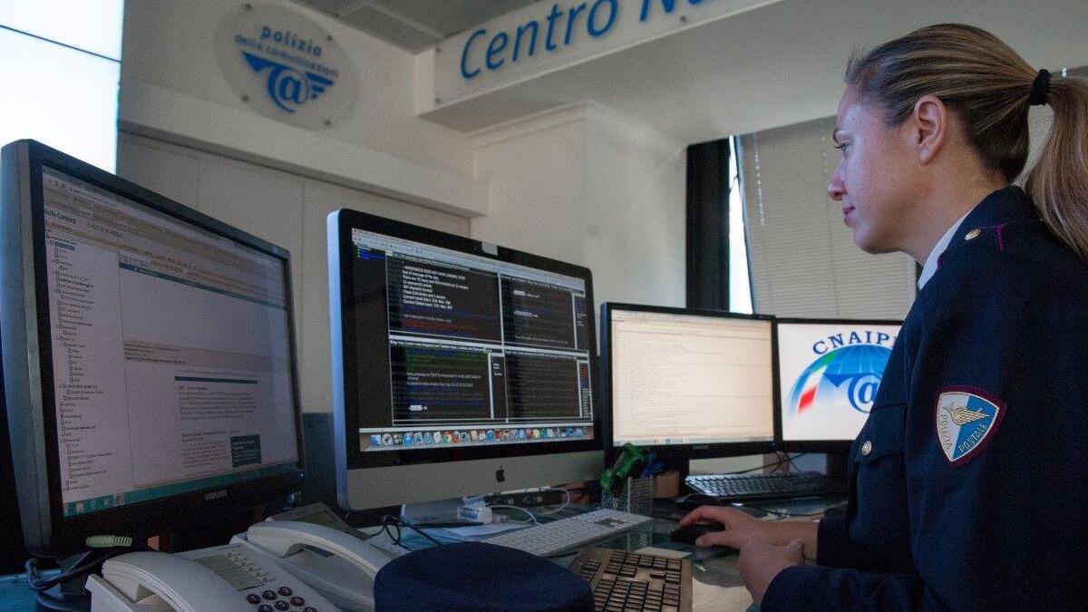 Acquisiti natalizi on line: i consigli della Polizia Postale di Catania - 
