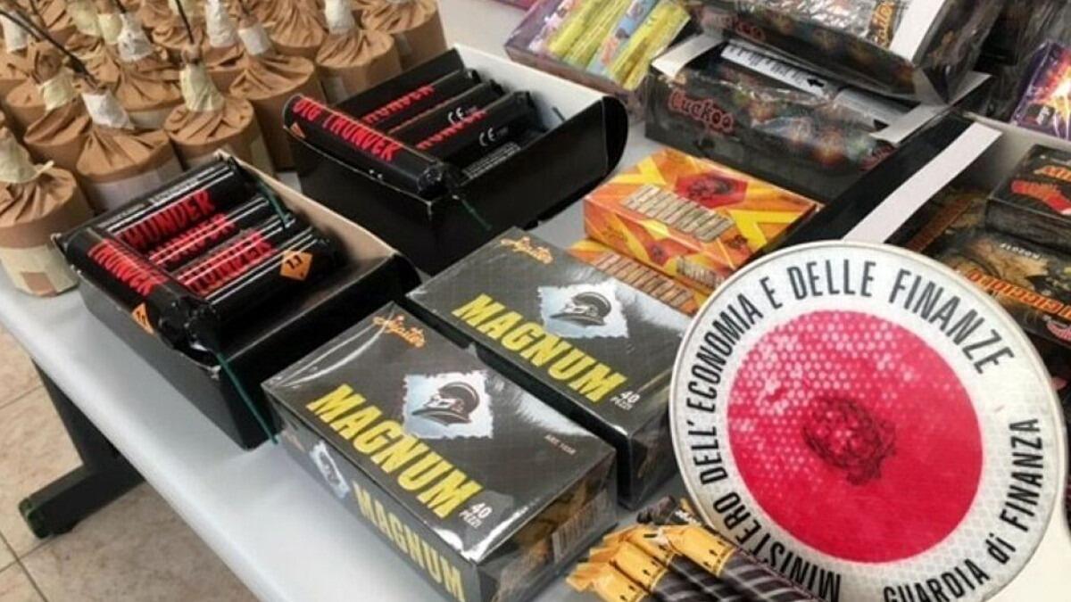 Botti e fuochi d'artificio illegali: maxi sequestro a Catania - 