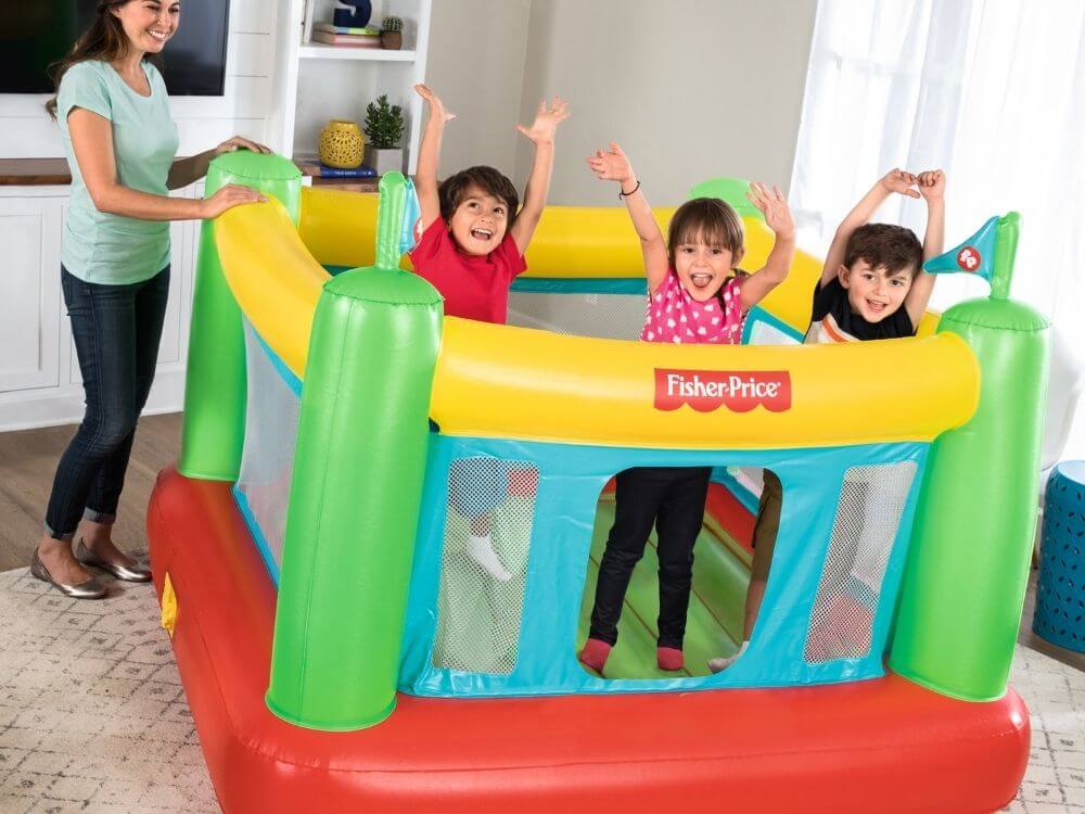 mini gonfiabile come organizzare una festa in casa per bambini