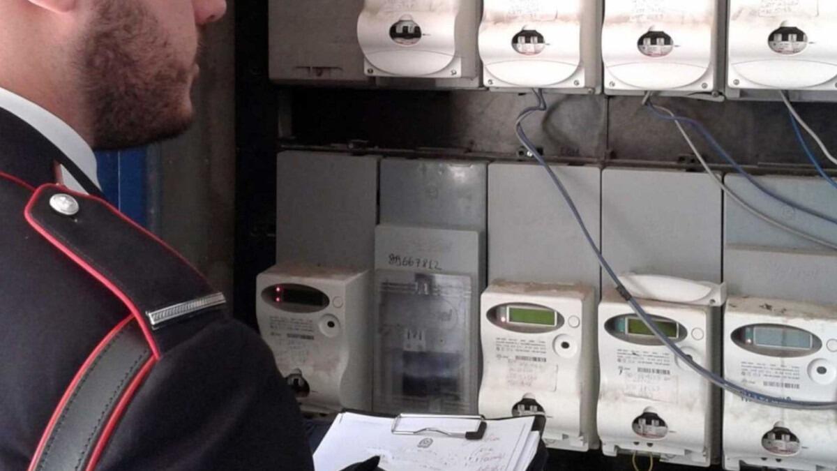 Trecastagni, 61enne rubava energia elettrica pubblica: arrestato - 