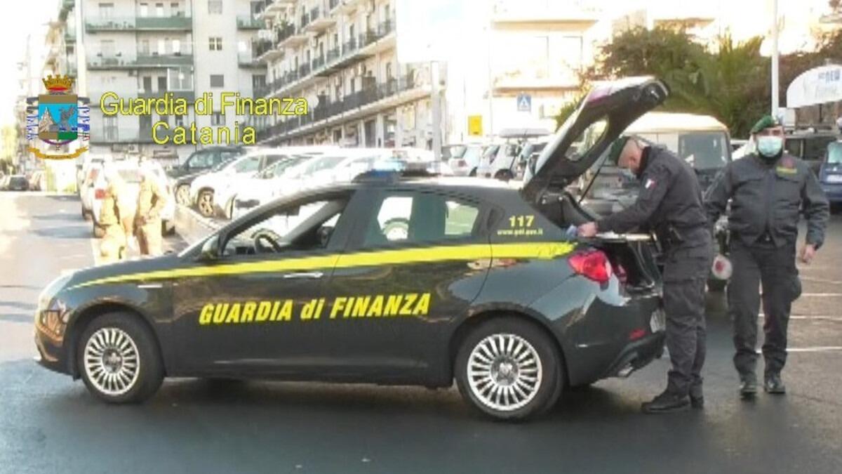 Controlli anti Covid della GdF a Catania: 23 sanzioni e chiusura d’un esercizio commerciale - 