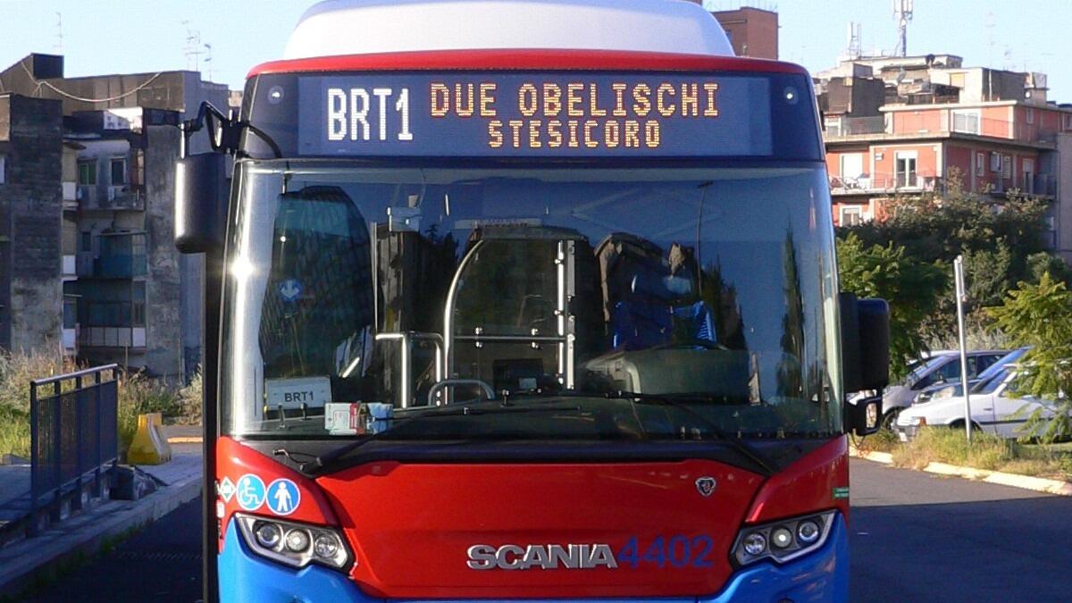 Catania, sale sul bus pur sapendo di essere positiva al Covid - 