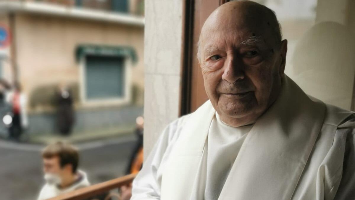 Acireale, auguri speciali a don Francesco Panebianco - 