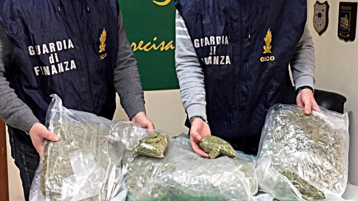 Droga, la Guardia di Finanza arresta corriere (i particolari qui) - 