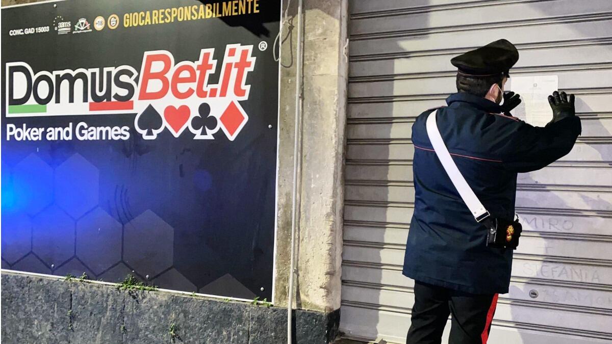Giocano a poker in un bar in via Sapuppo: sanzionati i clienti e chiuso il locale - 