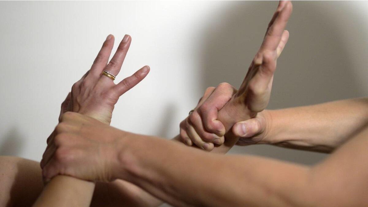 Picchia per tre anni la compagna finché lei non decide di chiamare il 112: posto agli arresti domiciliari - 