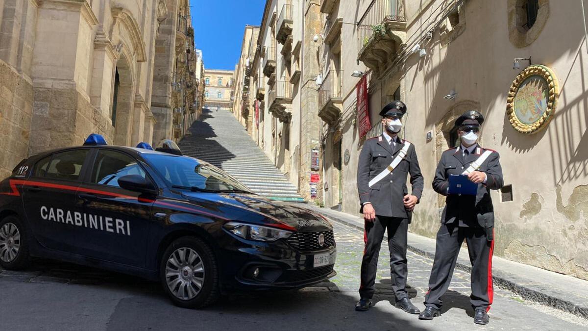 Caltagirone, Comune e Carabinieri solidali al giornalista Scollo: da accertare la matrice dolosa del rogo - 