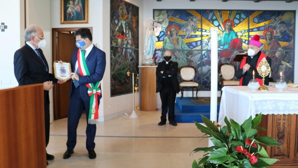 In occasione delle festività agatine, il Sindaco Pogliese e l’Arcivescovo Gristina ringraziano gli operatori sanitari all’Ospedale Cannizzaro - 
