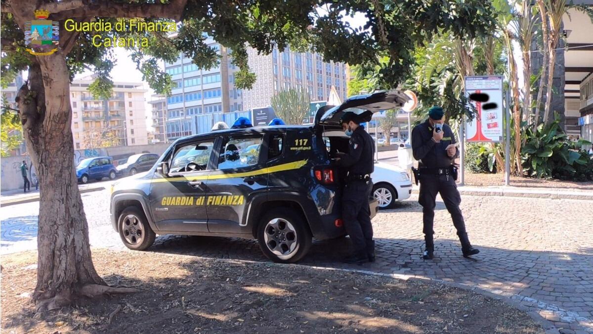 Controlli anti Covid: Guardia di Finanza verifica 49 esercizi commerciali e le autocertificazioni di 277 cittadini, elevate 17 sanzioni amministrative - 