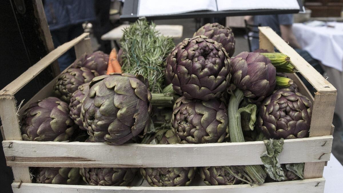 Motta Sant'Anastasia, 34enne viola obbligo di soggiorno e si improvvisa venditore di carciofi - 