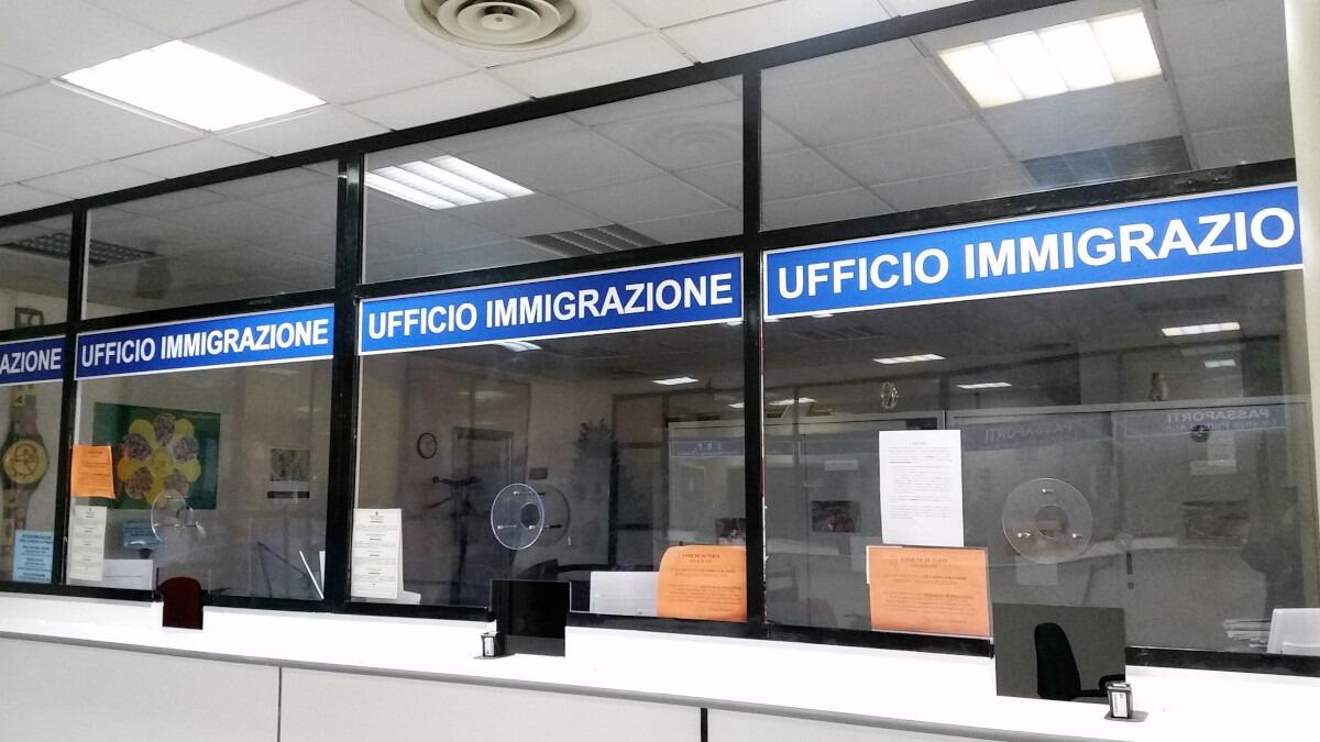 Giovane maliano chiede rinnovo del permesso di soggiorno con passaporto falso: arrestato - 