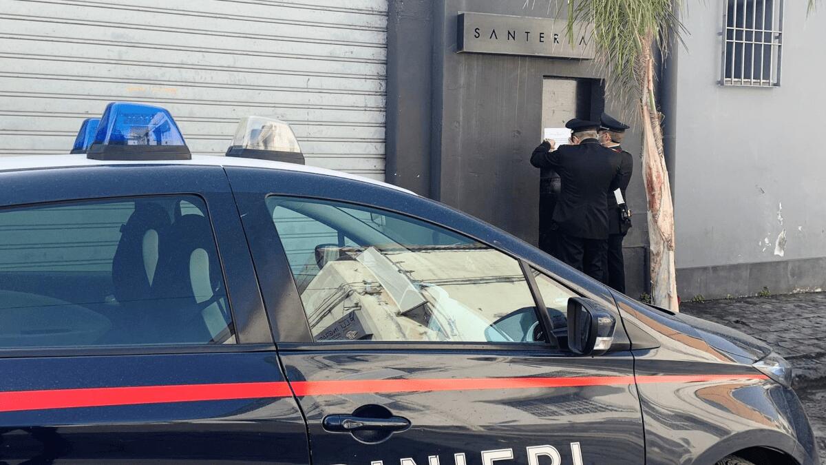 Carabinieri “guastafeste” interrompono festa di compleanno nel lounge bar “Santeria” - 