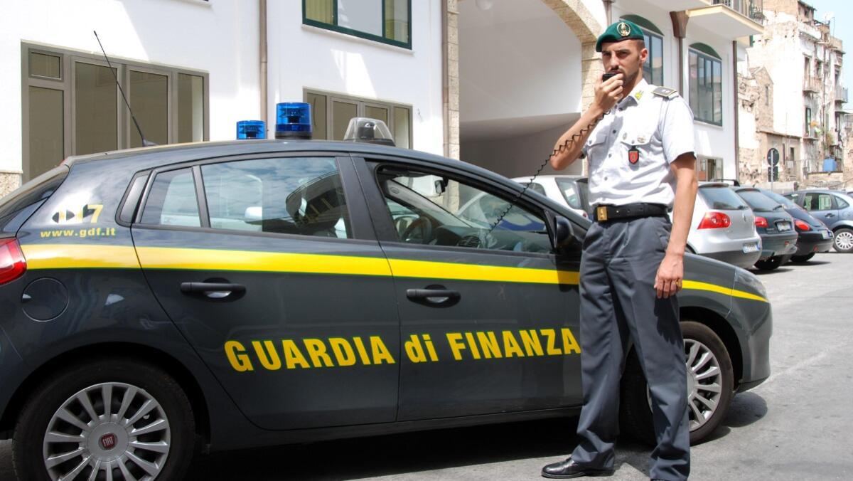 Operazione "Sipario", 22 arresti nel catanese per associazione mafiosa ed estorsione ad imprenditori e artisti - 