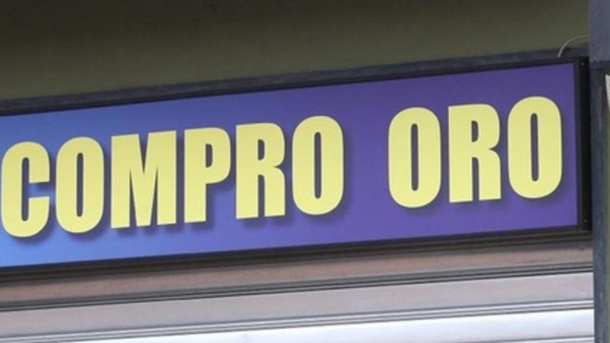 Catania, badante ruba i monili della datrice di lavoro per venderli ai compra Oro - 