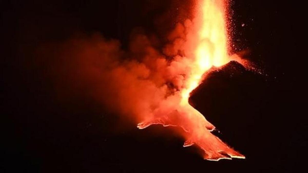 Etna: nuova attività da Sud-Est accompagnata da boati, fontana di lava e cenere - 