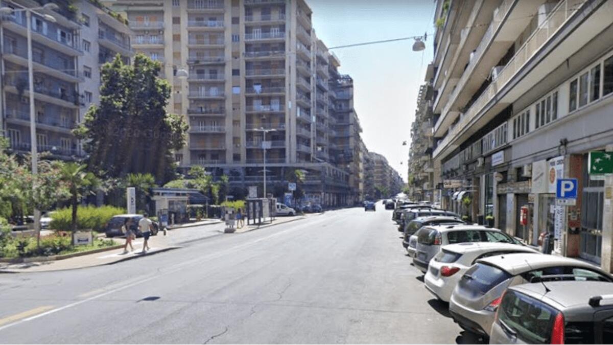 Quattordicenne effettua furto con spaccata alla Tim di via Giacomo Leopardi con una grossa mazza ferrata - 