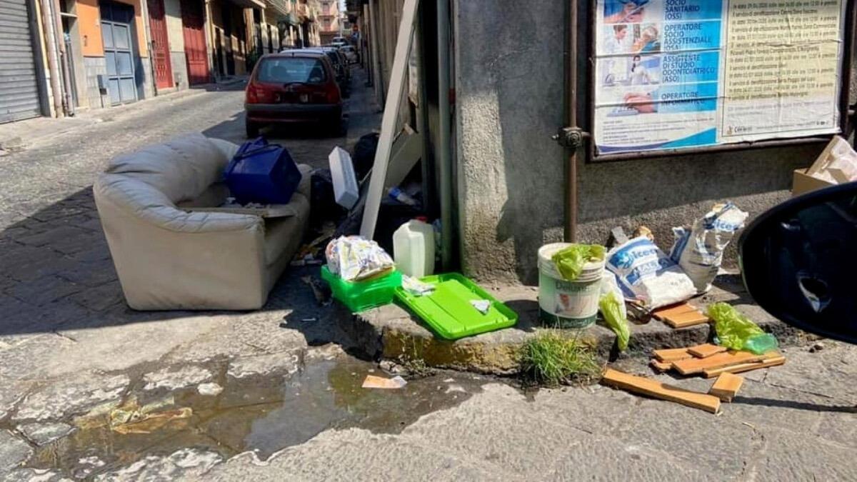 Misterbianco: videosorveglianza e multe salate per chi abbandona i rifiuti e crea micro discariche - 