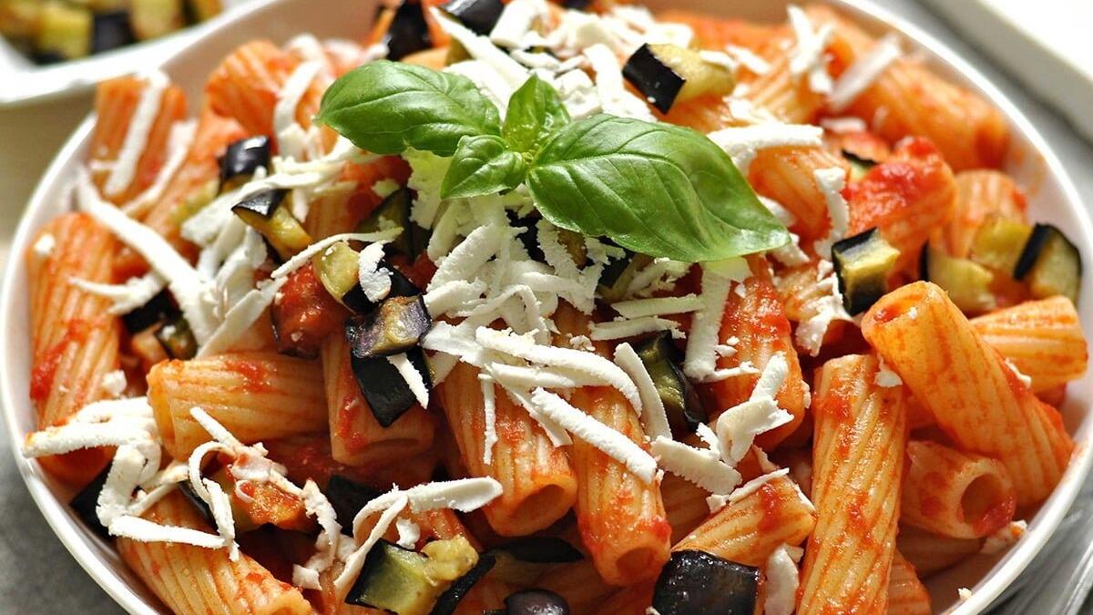 Pasta alla Norma Catanese, le Origini e La Ricetta Originale - 