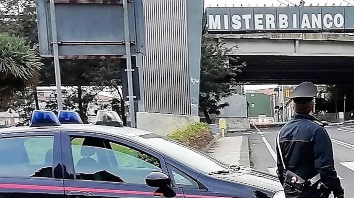 Misterbianco, 36enne pregiudicato aggredisce ex moglie in auto con la figlia - 