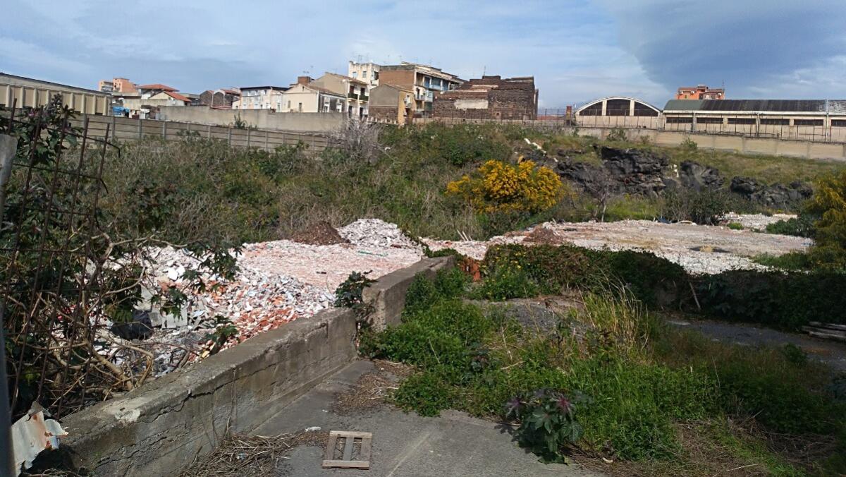 Enorme discarica abusiva in via Acquicella Porto:  il Comitato Romolo Murri ne richiede la bonifica - 