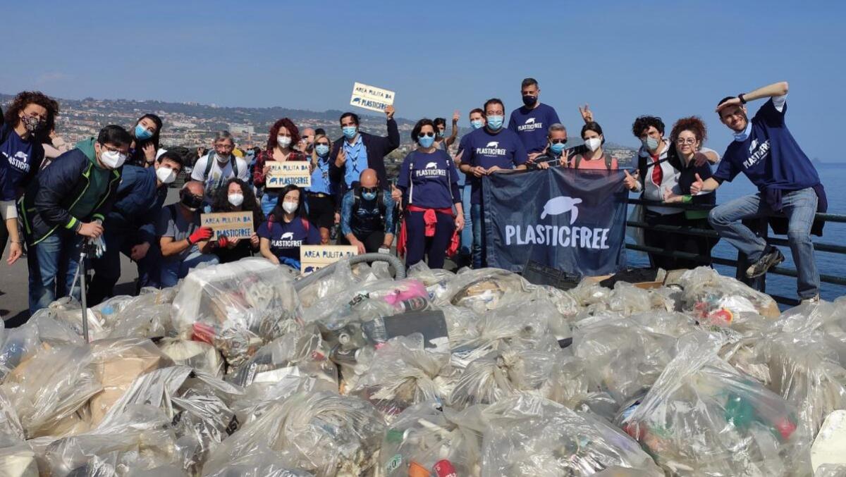 Dusty e volontari di Platsic Free insieme per ripulire il territorio di Gravina di Catania - 