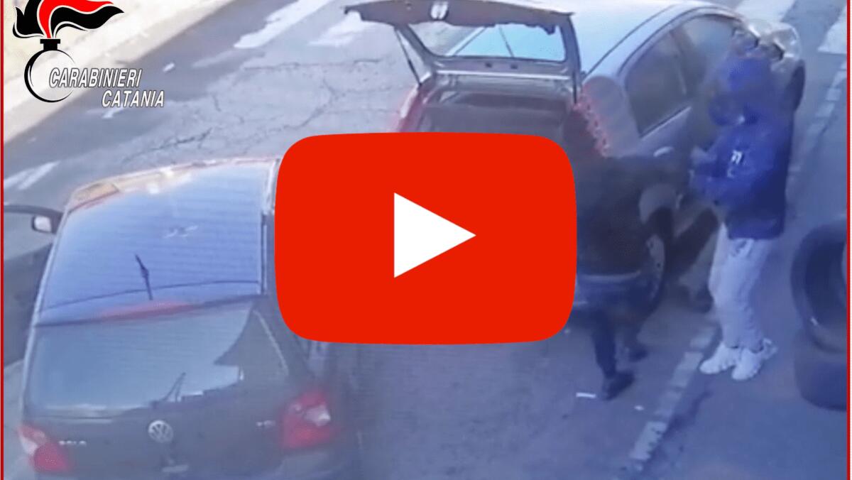 Giarre, rapina a mano armata ai danni di un 71enne: video incastra uno dei malviventi - 