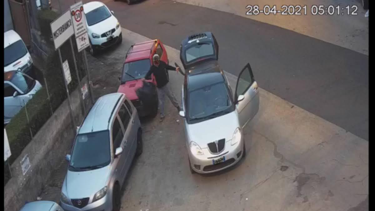Misterbianco, individuati grazie alle "foto trappole" i primi trasgressori che abbandonano i rifiuti per strada - 