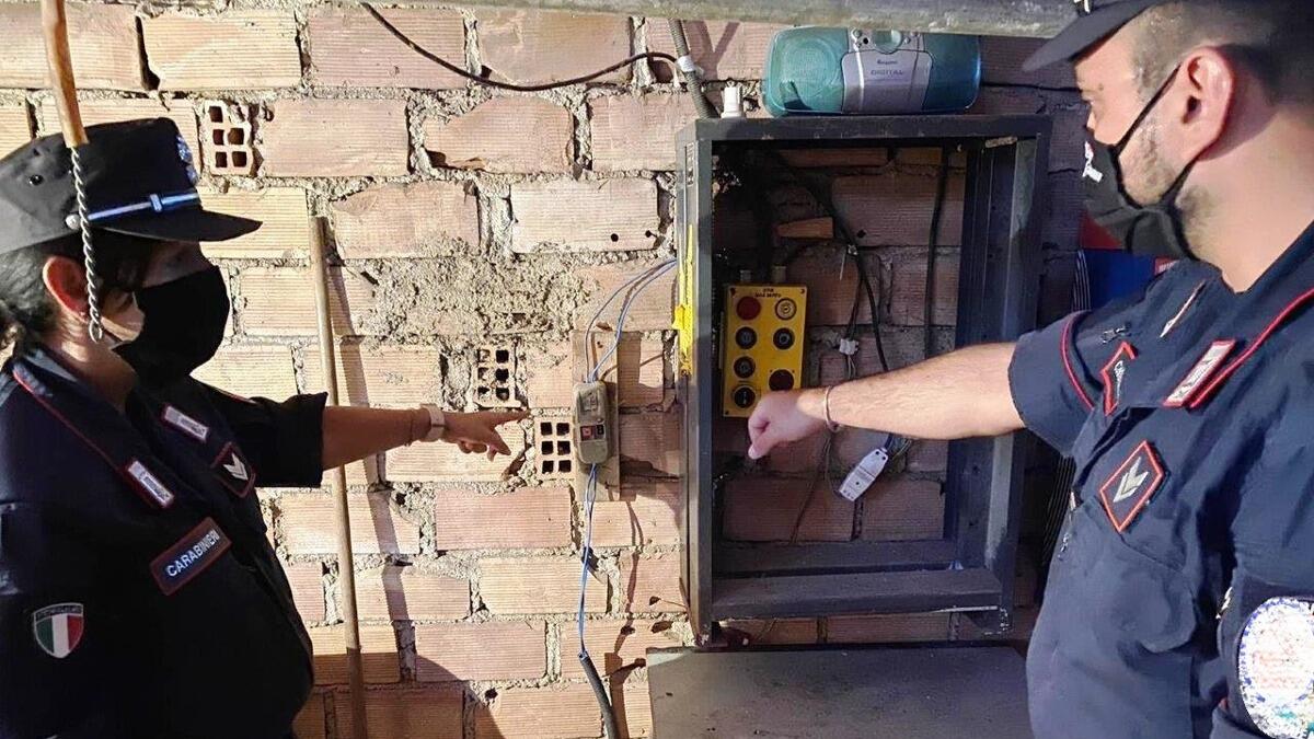 Palagonia, rubavano energia elettrica con un allaccio abusivo dalla linea pubblica alla propria abitazione - 