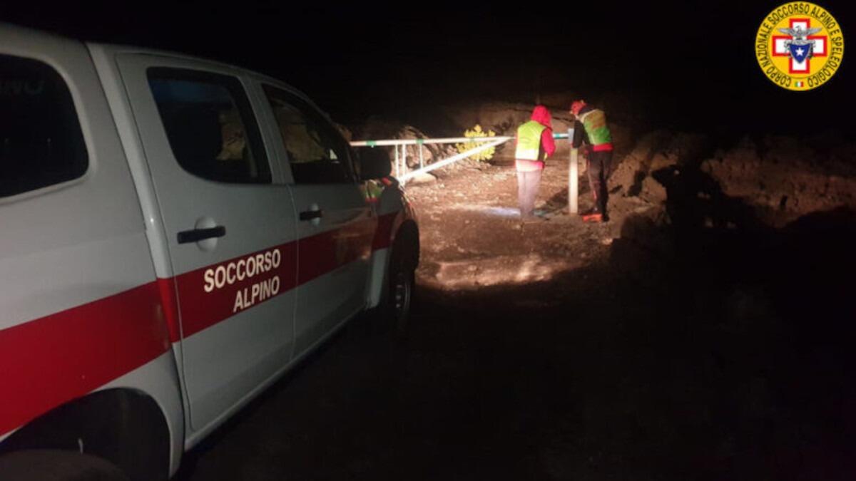 Salgono sull'Etna attratti dall'eruzione, ma si smarriscono: ecco cosa è successo a 7 giovani - 