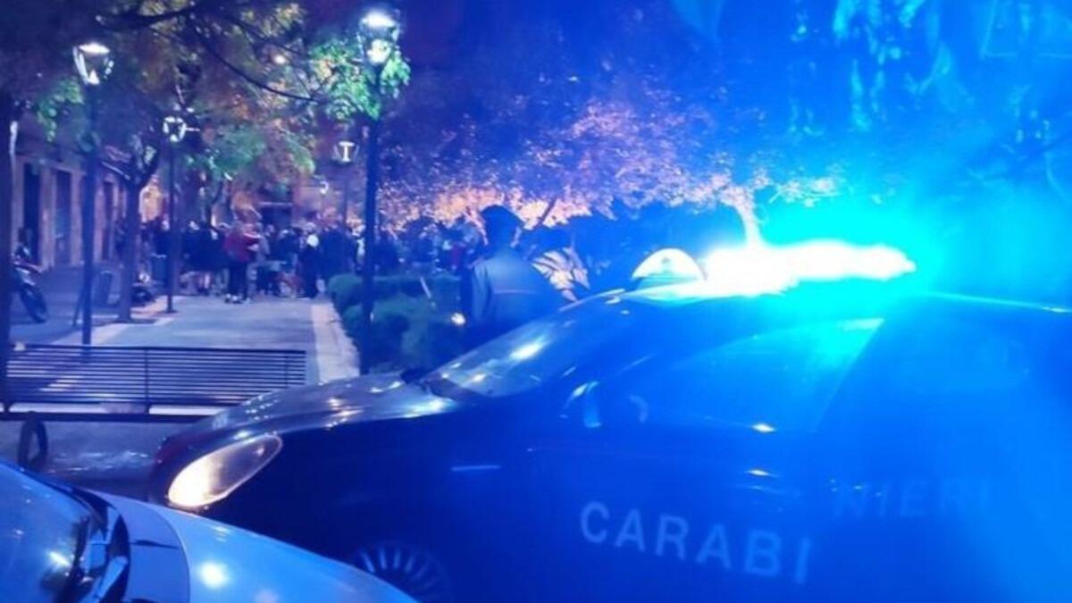 Controlli anti Covid: disciolto un assembramento di giovani in piazza Sciuti - 