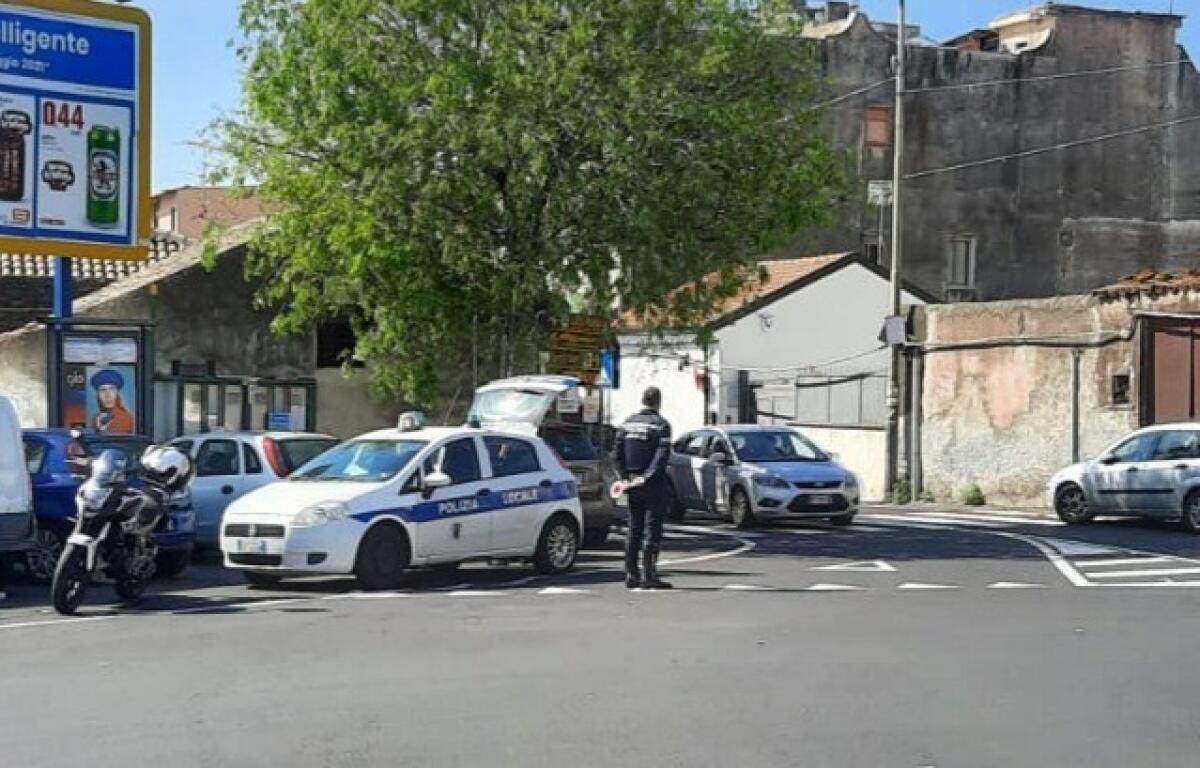 Viabilità, a Catania multe a raffica e un centinaio di auto rimosse in quattro giorni - 
