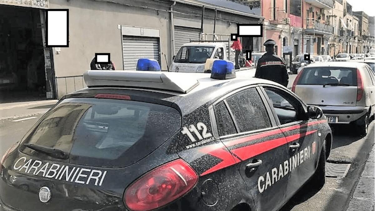 Via Palermo: giovane rivenditore di bombole e casalinghi arrotondava con l’erba - 
