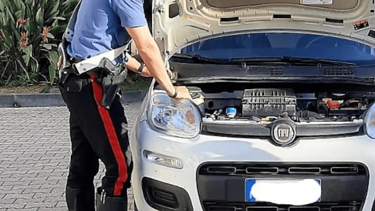Ramacca: paternese affitta auto per trasportare droga ma gli agenti la scovano anche nel vano motore - 