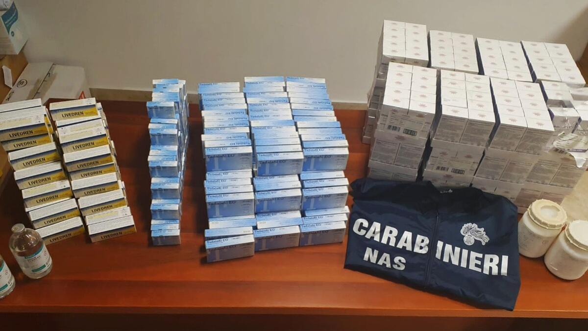 Catania, detenzione illecita di farmaci e furto di energia elettrica: scattano le manette per un gestore di un bar - 