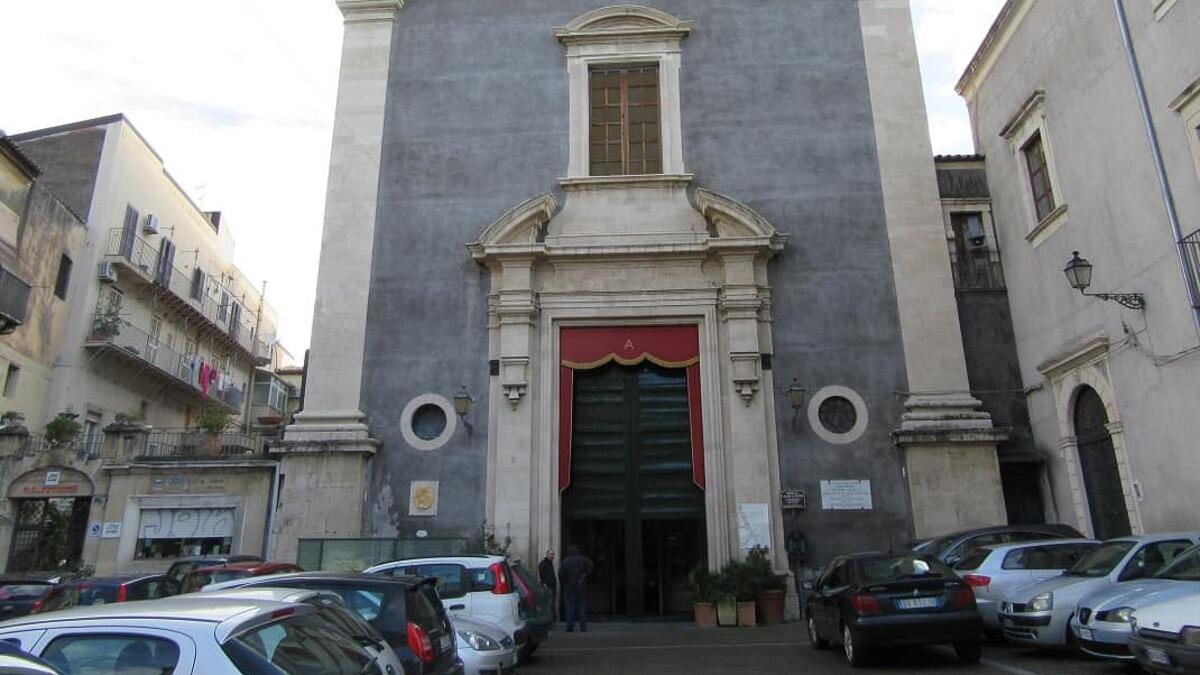 Mobilità, pedonalizzato lo slargo antistante la chiesa di Sant'Agata la Vetere da sempre area di parcheggio - 