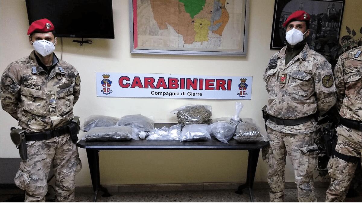 Santa Venerina: Cacciatori scoprono custode della droga in un casolare abbandonato: oltre 5 kg tra marijuana e cocaina - 