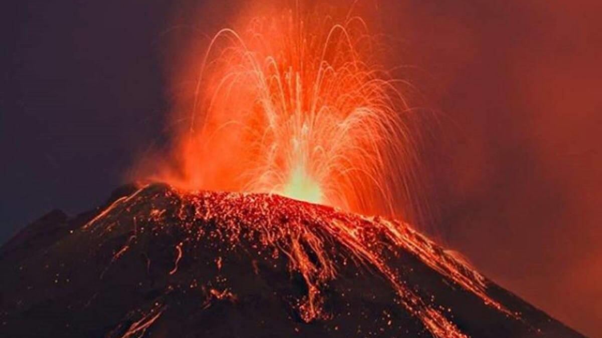 Etna, nuova spettacolare eruzione nella notte dal cratere di Sud-Est - 