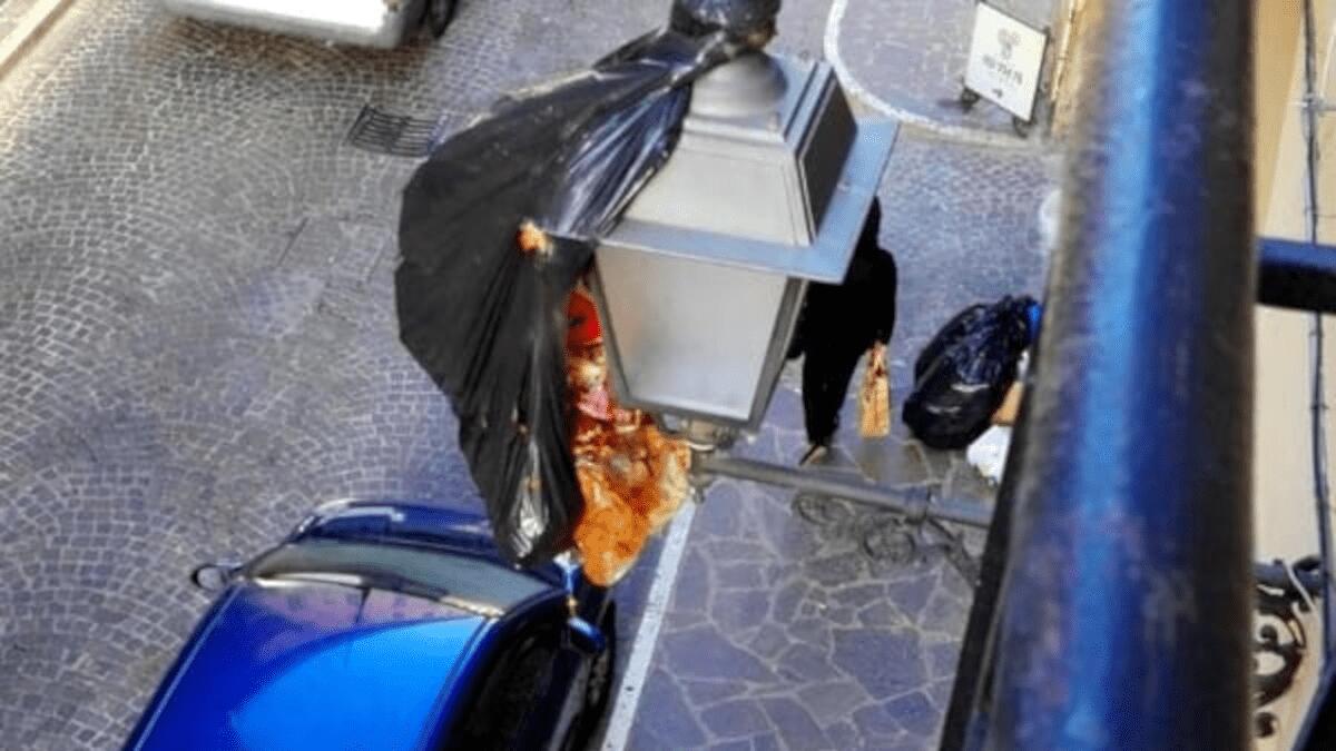 Getta sacchi di rifiuti organici dal balcone attirando l’attenzione della Polizia, scoprono che è uno spacciatore - 