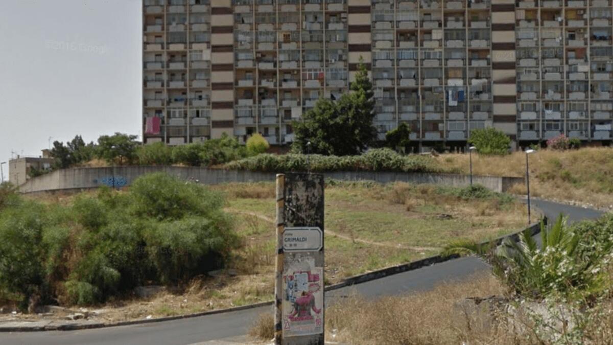 Incontra un conoscente in piena notte a Librino: prima chiede un passaggio poi lo rapina - 