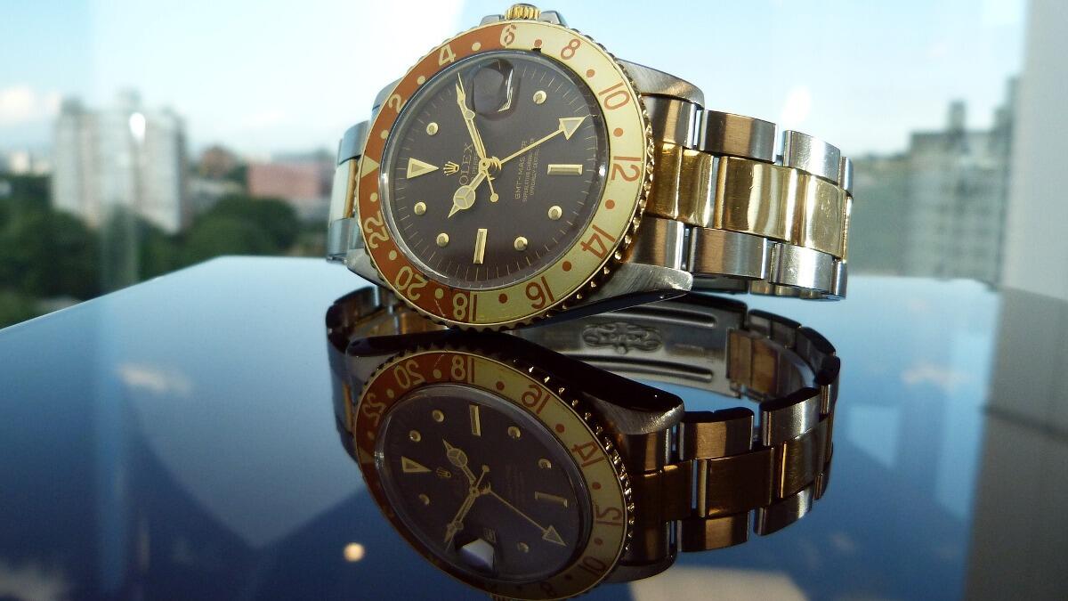 Ruba un Rolex durante i controlli di sicurezza all'aeroporto (I FATTI) - 